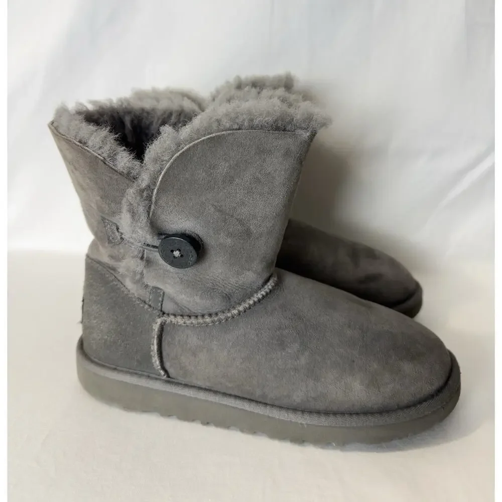 UGG Bailey II Button Women’s Winter Boots Gray Suede Shearling Size 5 Pull On